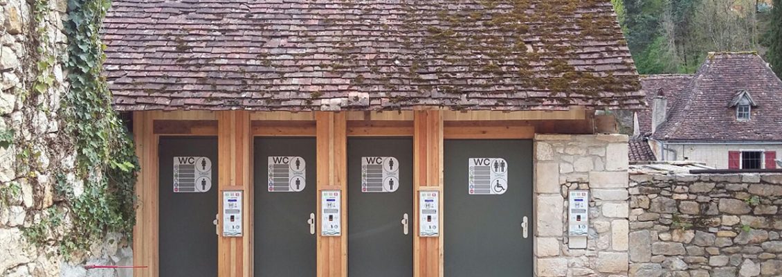 toilettes publiques autonettoyantes installè dans le ville de Saint Cirq Lapopie