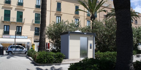 Toilettes publiques autonettoyantes_France