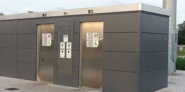 AUTOSTRADA A14 – AREA DI SERVIZIO CASTELFRANCO EMILIA: installazione di toilette autopulenti mod. TCAB2H